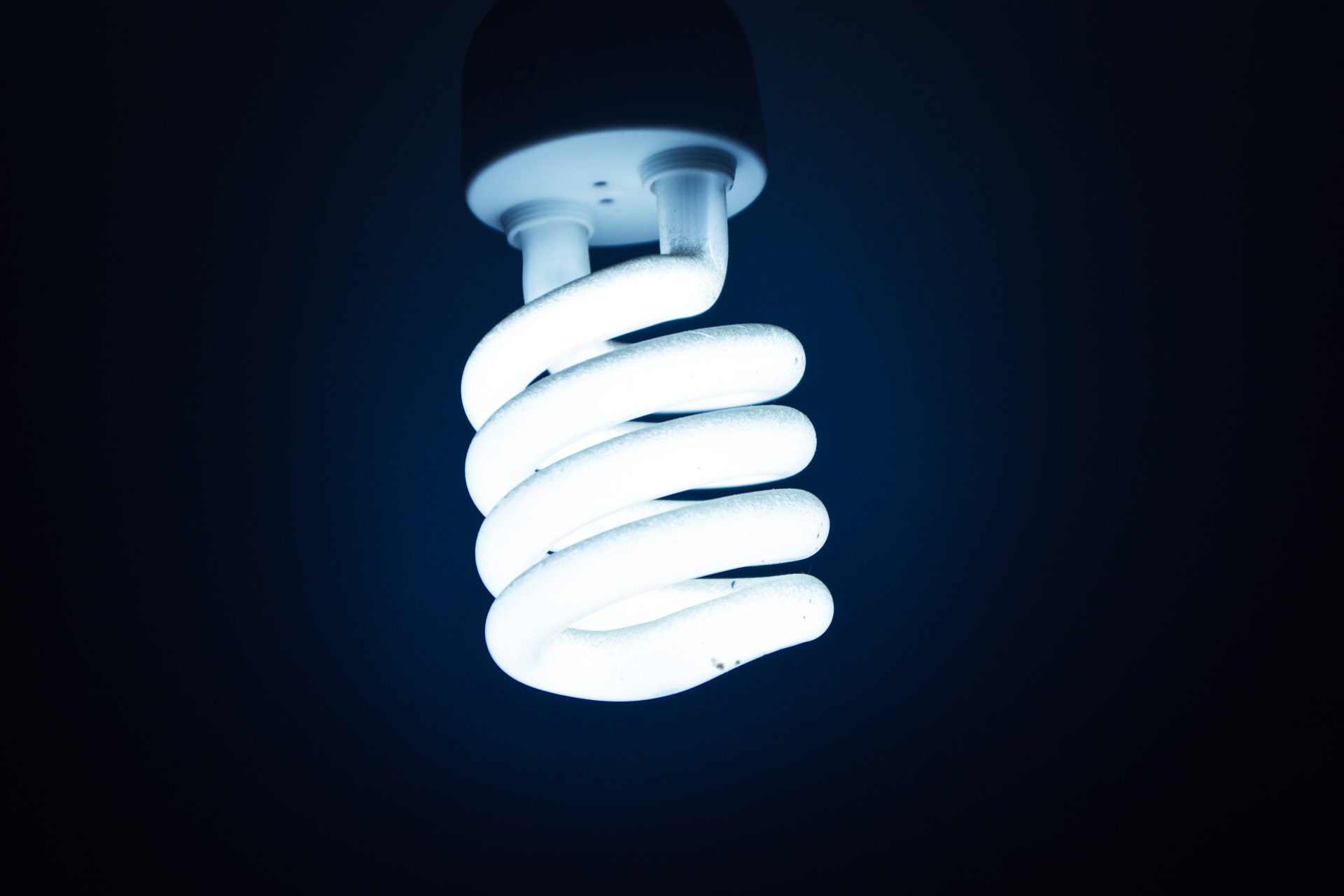 Jak wybrać dobre oświetlenie do garażu – czy lampy LED są dobrym rozwiązaniem?